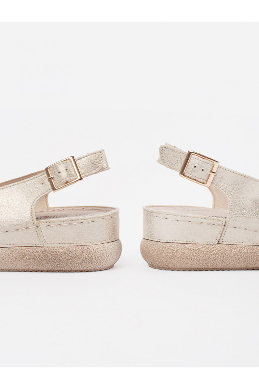 Kuldset värvi kingad ze skórzaną wkładką Kuldset värvi kingad ze skórzaną wkładką