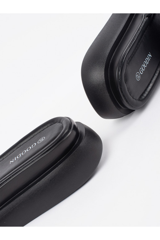 Must  plätud platvormiga Must  plätud platvormiga