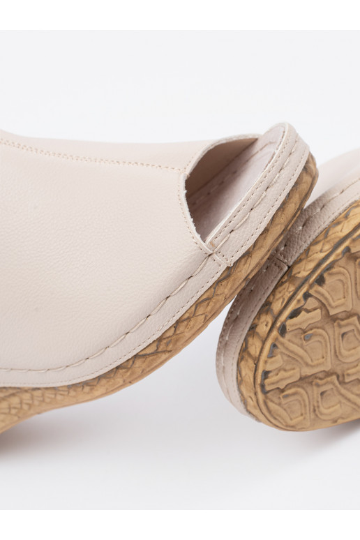 beeži värvi plätud  