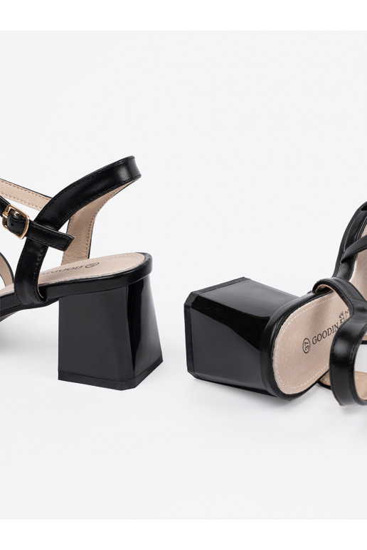 sandaalid kõrge kontsaga Mustad sandaalid kõrge kontsaga Mustad