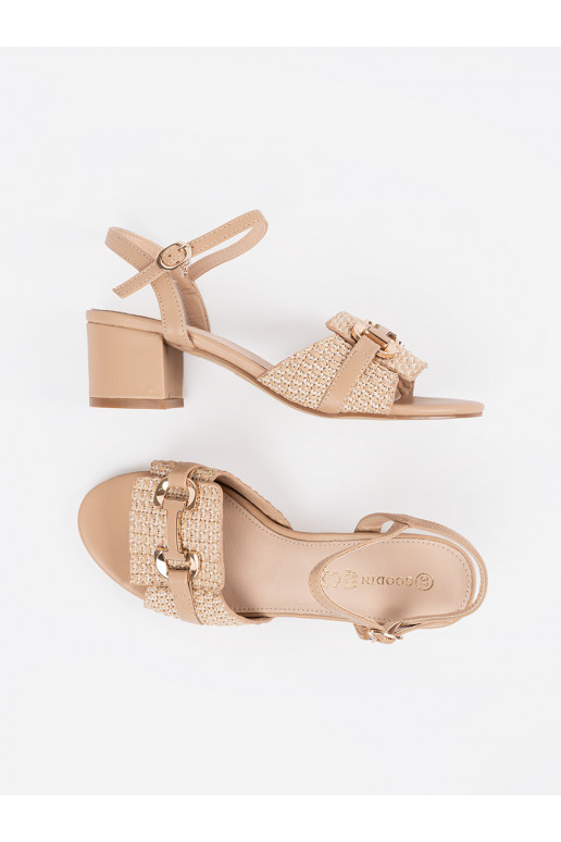 beeži värvi kingad  na średnim słupku