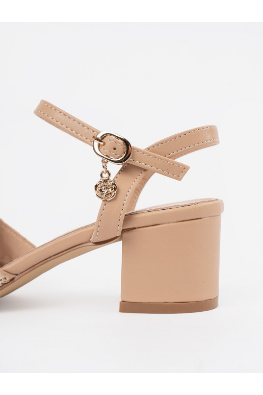 beeži värvi kingad  na średnim słupku