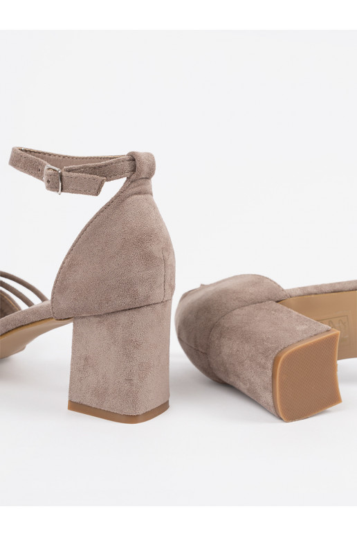 beeži värvi kingad  kõrge kontsaga