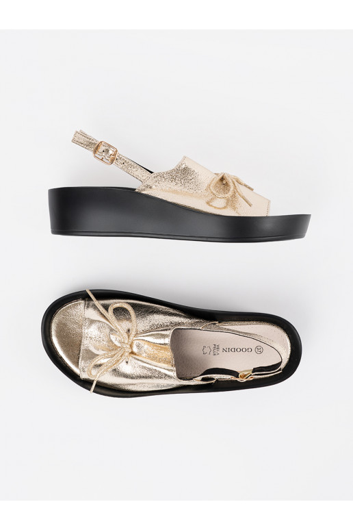 Kuldset värvi kingad  ze skórzaną wkładką Kuldset värvi kingad  ze skórzaną wkładką