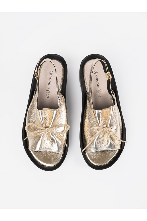 Kuldset värvi kingad  ze skórzaną wkładką Kuldset värvi kingad  ze skórzaną wkładką