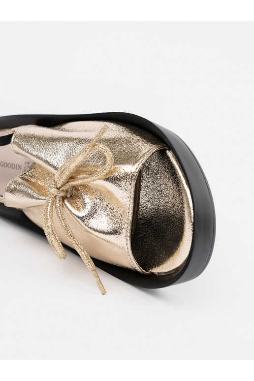 Kuldset värvi kingad  ze skórzaną wkładką Kuldset värvi kingad  ze skórzaną wkładką