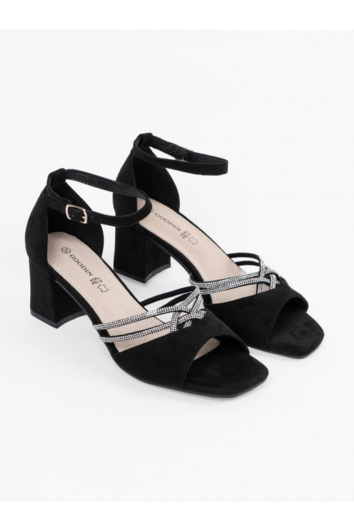 Must kingad  kõrge kontsaga