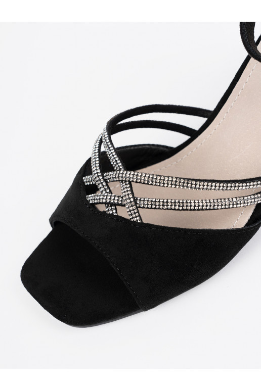 Must kingad  kõrge kontsaga