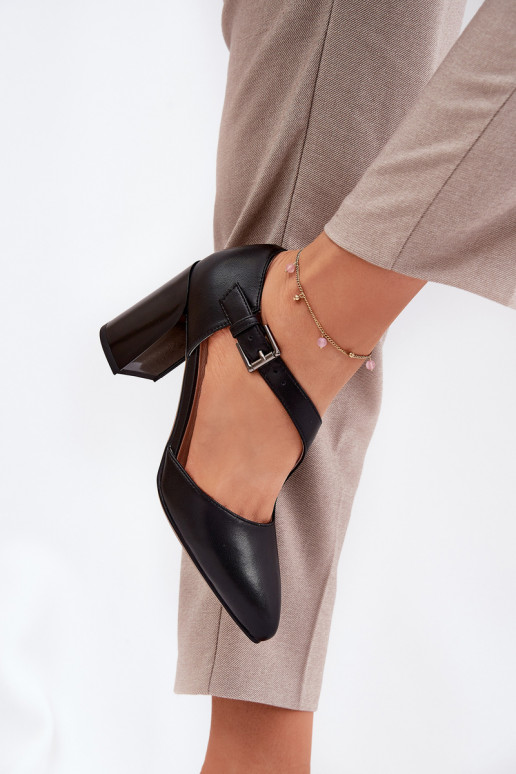   Kingad kõrge jämeda kontsaga neetide ja pandlaga Vinceza 91133 Must