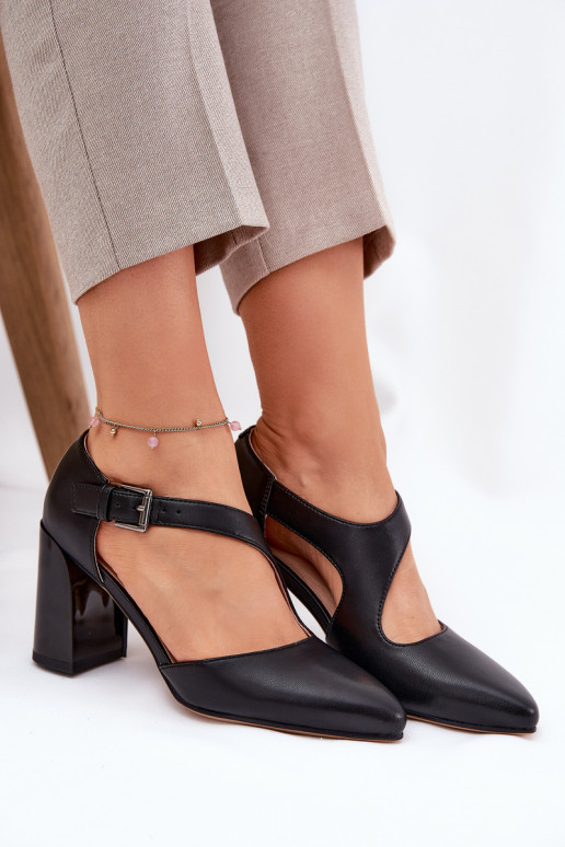   Kingad kõrge jämeda kontsaga neetide ja pandlaga Vinceza 91133 Must