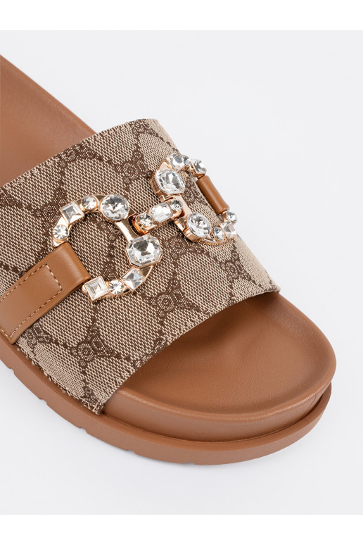 pruunid värvi plätud ze zdobieniem