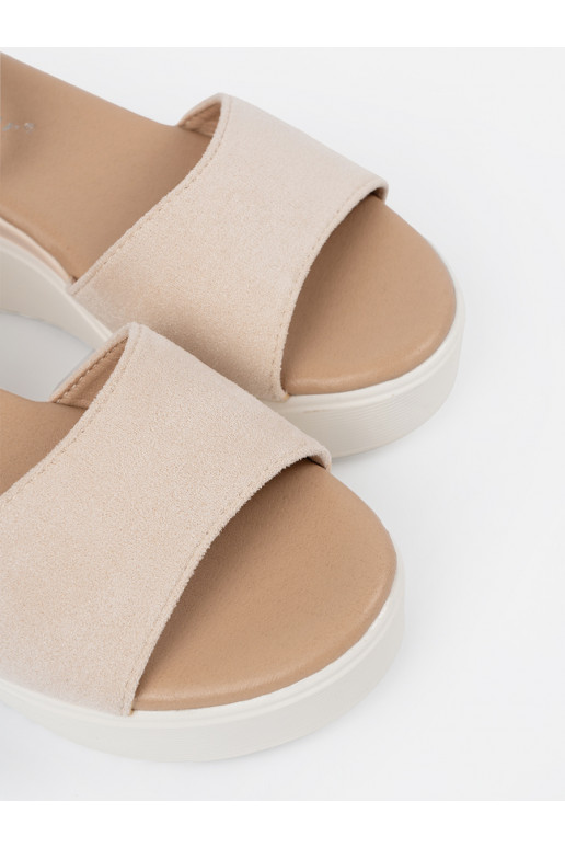 Elevandiluu värvi kingad  na valge värvj ie