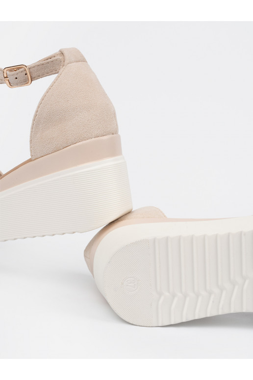 Elevandiluu värvi kingad  na valge värvj ie