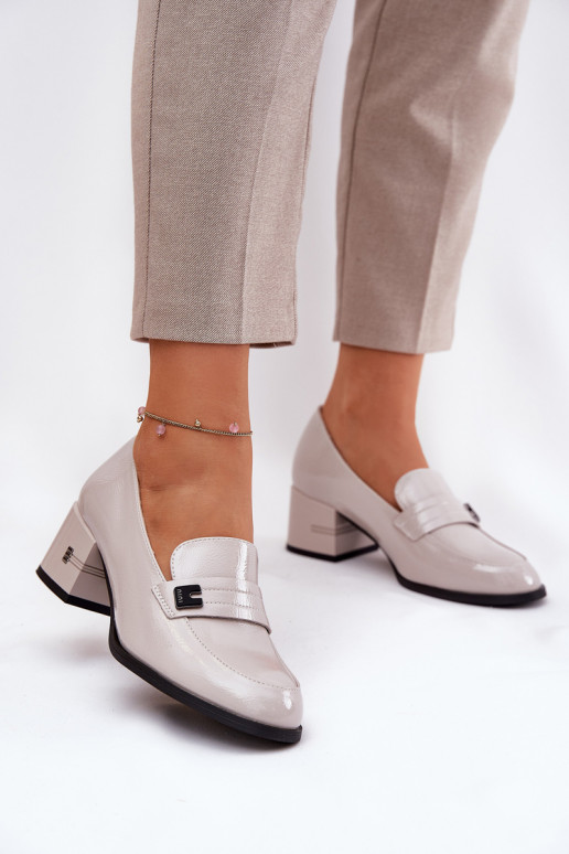 Hallid naiste kingad kontsade ja...