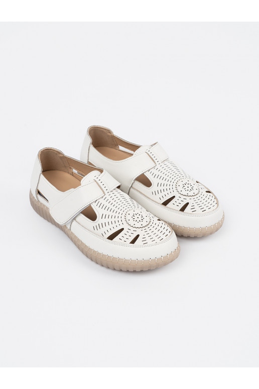  Naiste saapad   valge värv