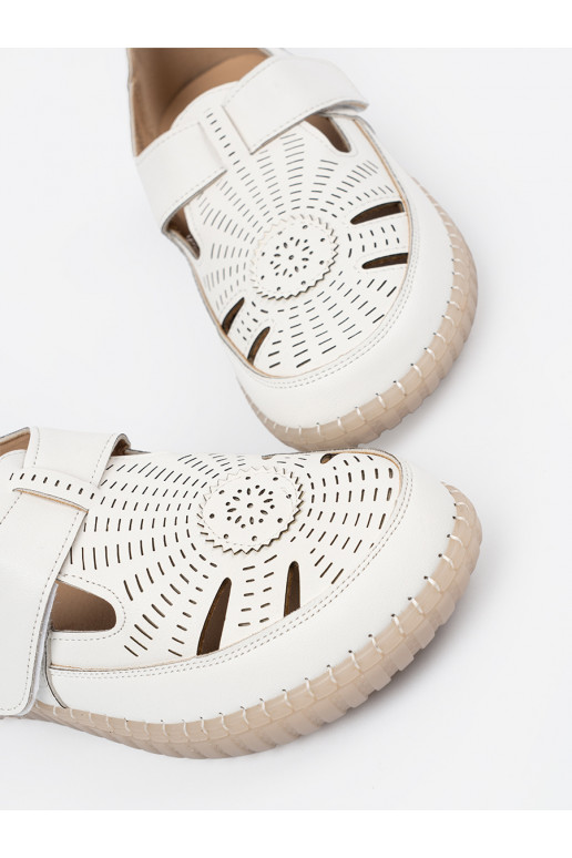  Naiste saapad   valge värv