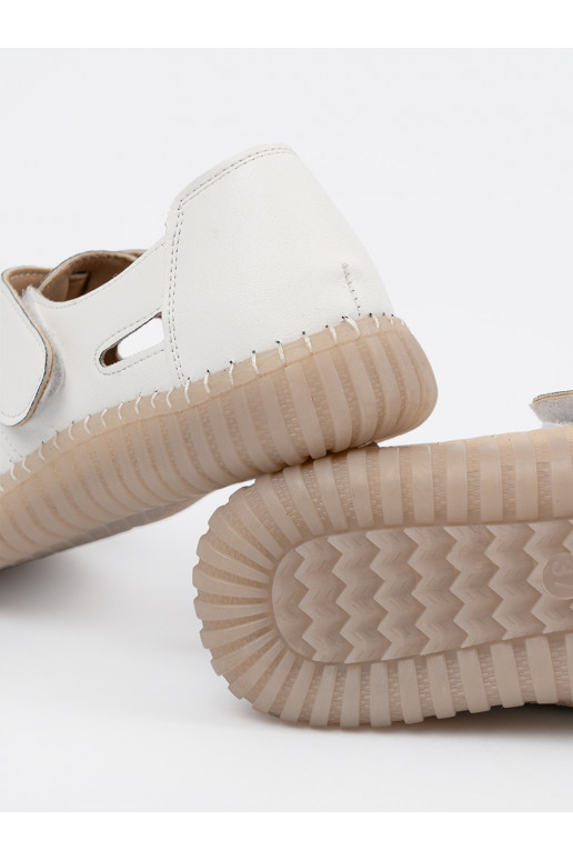  Naiste saapad   valge värv