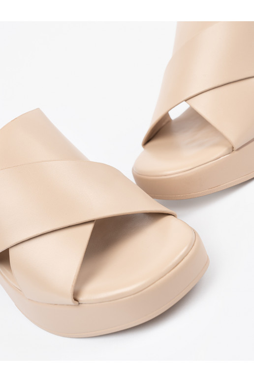 beeži värvi plätud kõrge kontsaga