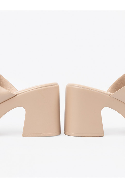 beeži värvi plätud kõrge kontsaga