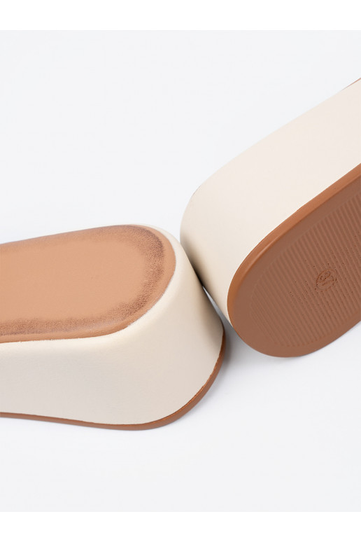 Naiste sussid platvormiga 