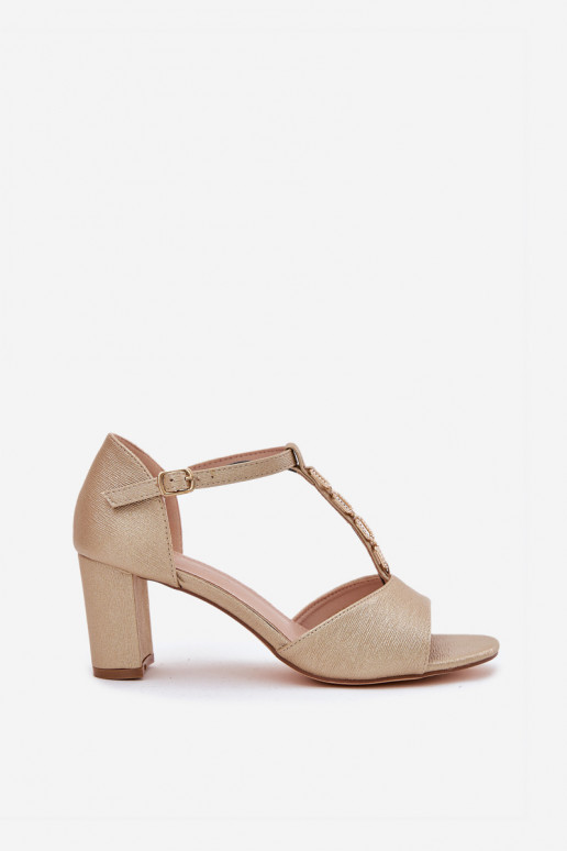 Naistesandaalid dekoreeritud kontsaga  Kuldset värvi Triavera