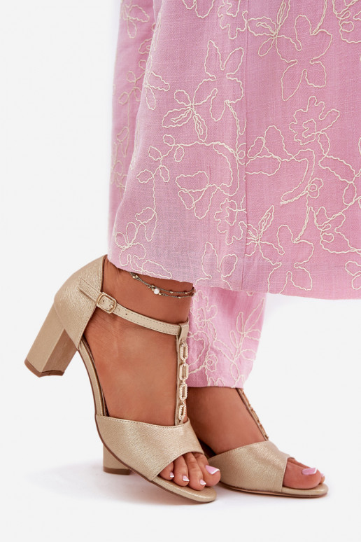 Naistesandaalid dekoreeritud kontsaga  Kuldset värvi Triavera