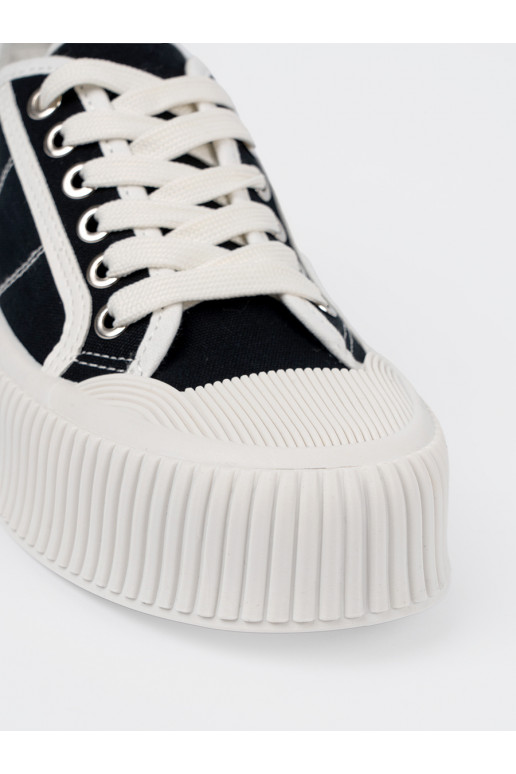 Mustad spordistiilis kingad  