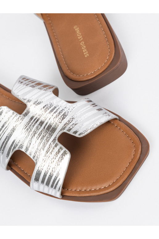 Hõbedat värvi plätud  Hõbedat värvi plätud