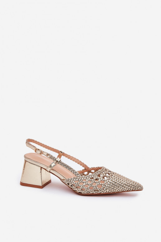 Kandaalised sandaalid laia rihmaga ja... Kandaalised sandaalid laia rihmaga ja...