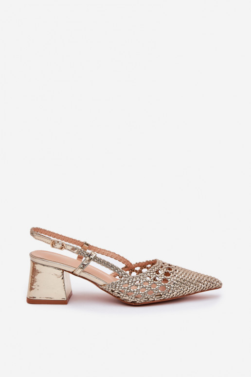 Kandaalised sandaalid laia rihmaga ja... Kandaalised sandaalid laia rihmaga ja...