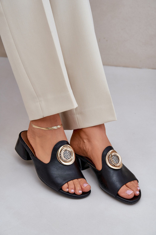 Elegantsed naiste plätud Sellel... Elegantsed naiste plätud Sellel...