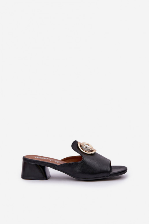 Elegantsed naiste plätud Sellel... Elegantsed naiste plätud Sellel...