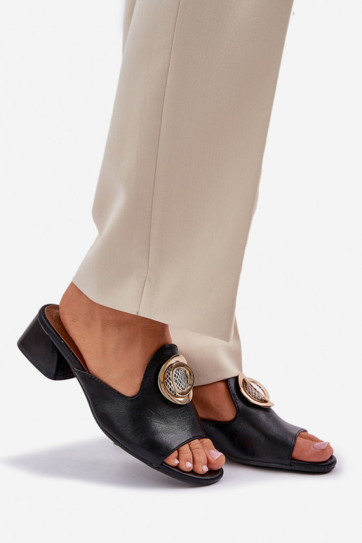 Elegantsed naiste plätud Sellel... Elegantsed naiste plätud Sellel...