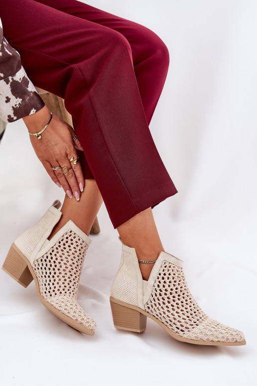 Ažuurse detailiga naiste saapad... Ažuurse detailiga naiste saapad...