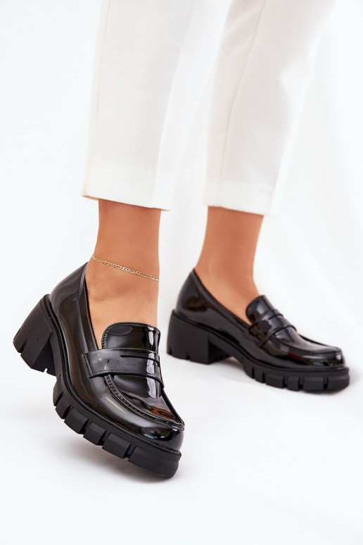 Naistekesed kingad lakiefektiga...