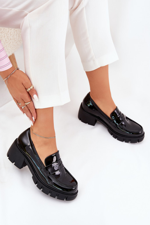 Naistekesed kingad lakiefektiga...