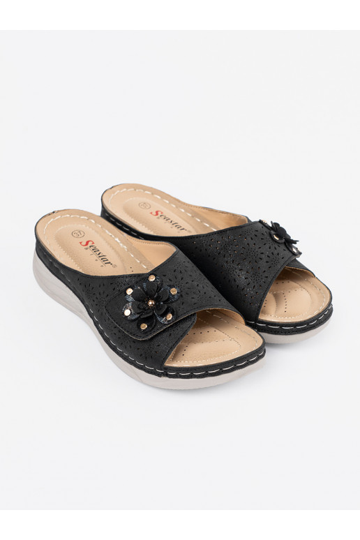 Must plätud  z ozdobnym em