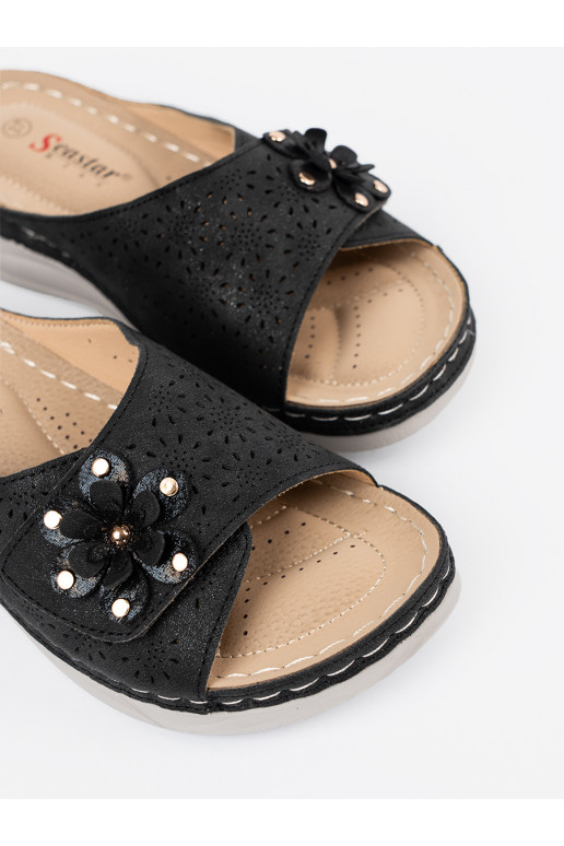 Must plätud  z ozdobnym em