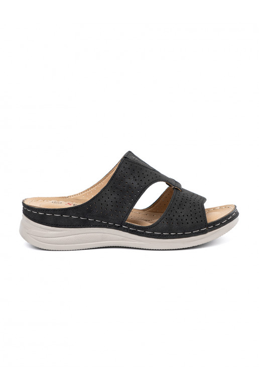 Must  plätud z wycięciami