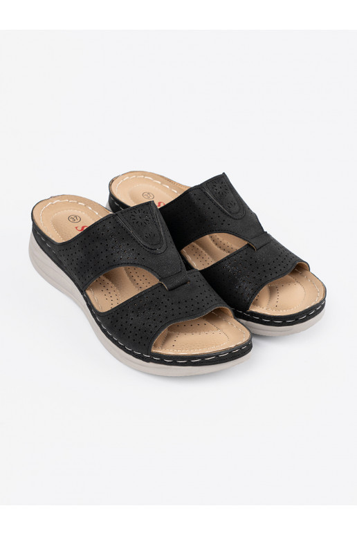 Must  plätud z wycięciami