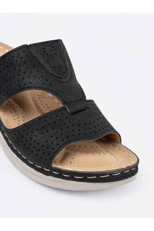 Must  plätud z wycięciami