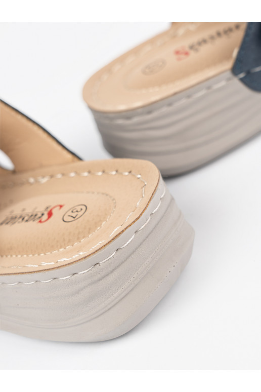 Sinist värvi plätud  z ozdobnym em