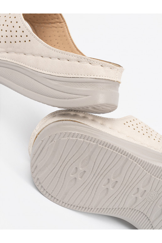 Elevandiluu värvi  plätud z wycięciami