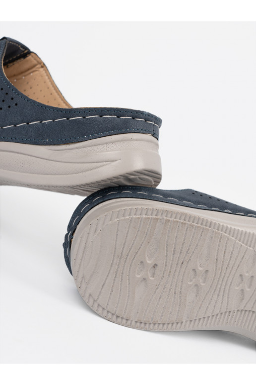 Sinist värvi  plätud z wycięciami