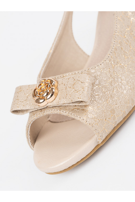 Kuldset värvi kingad 