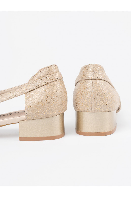 Kuldset värvi kingad 