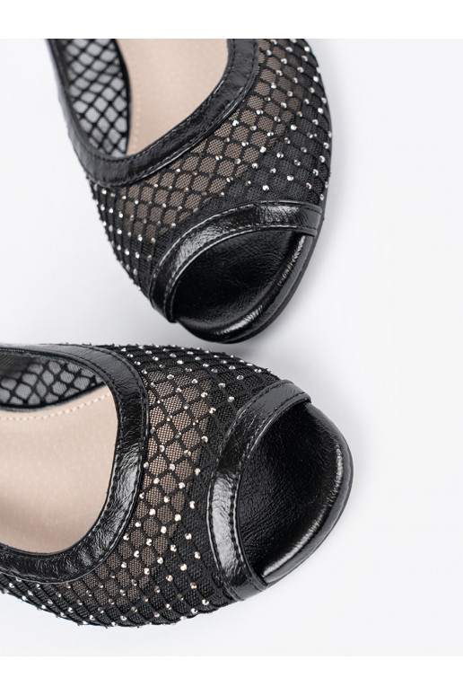 Must kingad z ozdobną siateczką