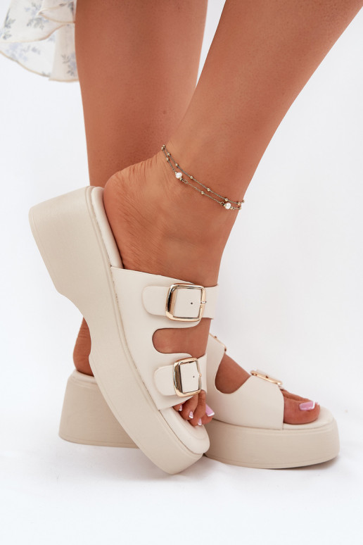 naiste plätud   neetide ja pandlaga Elevandiluu värvi Nitarelia