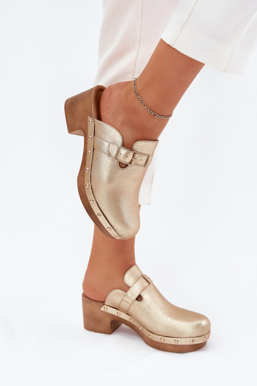 Sussid   kõrge jämeda kontsaga neetide ja pandlaga Kuldset värvi Veldexina Sussid   kõrge jämeda kontsaga neetide ja pandlaga Kuldset värvi Veldexina