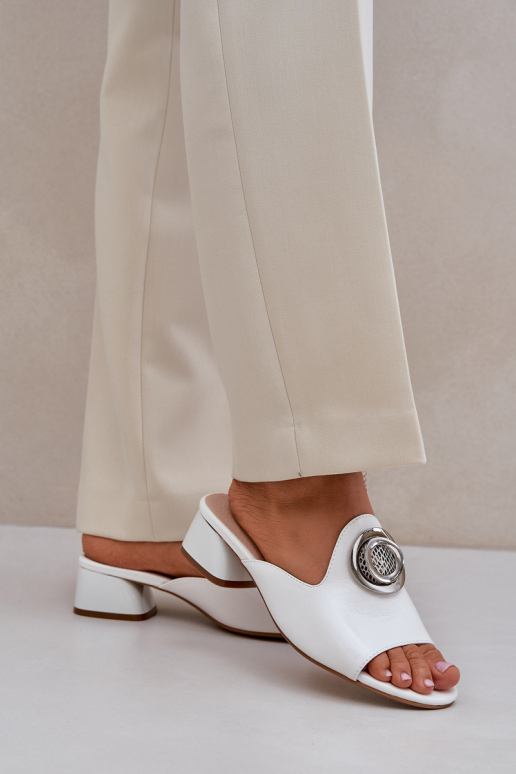 Valged elegantsed naiste sussid... Valged elegantsed naiste sussid...